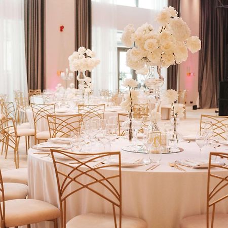 Radisson Blu Hotel, Cluj Esterno foto The ballroom at the 2016 21c Museum Hotel